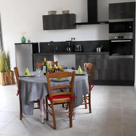 Holiday home Maison De 2 Chambres Avec Spa Terrasse Amenagee Et Wifi A Bouillancourt En Sery *