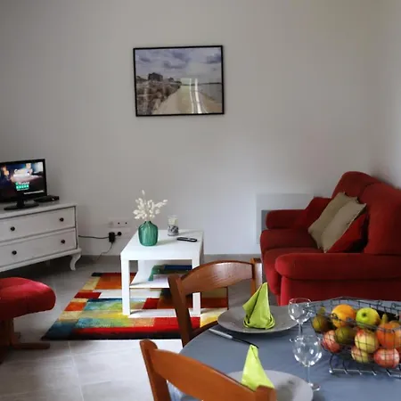 Holiday home Maison De 2 Chambres Avec Spa Terrasse Amenagee Et Wifi A Bouillancourt En Sery